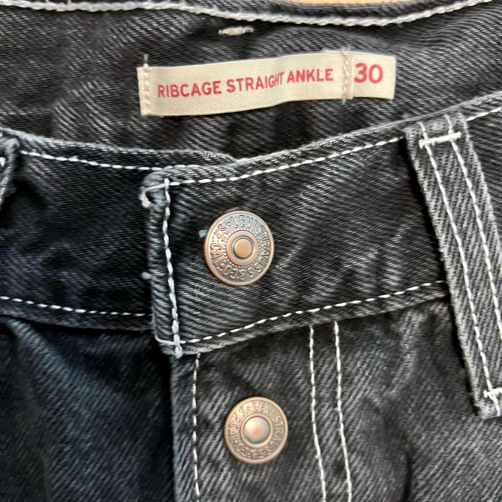 Levi’s Jeans - Picture 2 of 3